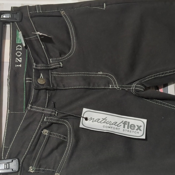 Izod - Picture 3 of 4